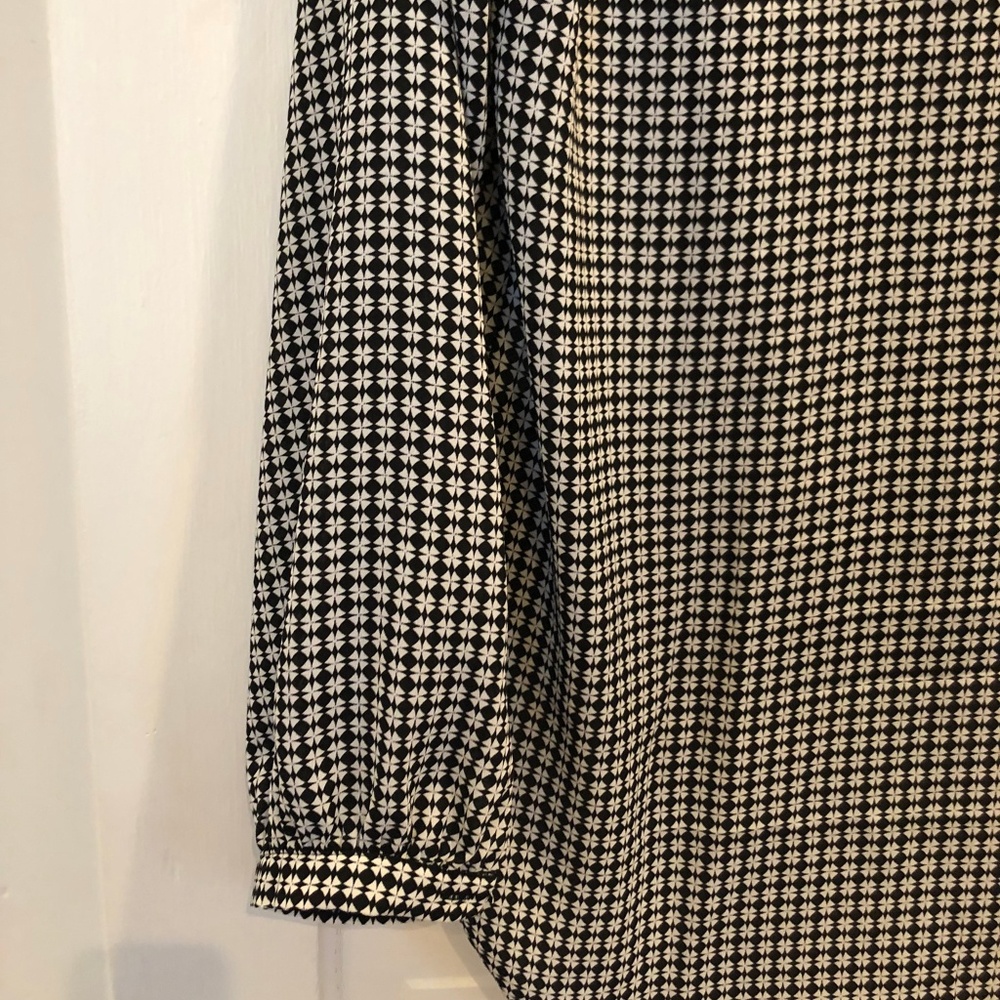 NWT Max Studio Long Sleeve Wrap Top - Picture 3 of 5